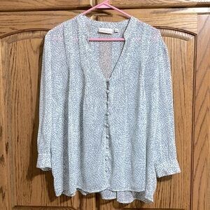 Elegant Kenar pleated button up blouse, subtle‎ geometric pattern. Size Large